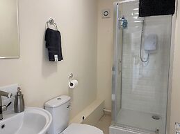 Apartment Sleeps 4, Free Parking, Pets Welcome