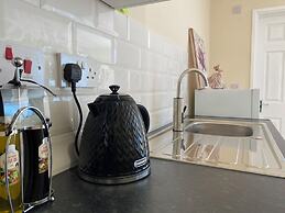 Apartment Sleeps 4, Free Parking, Pets Welcome