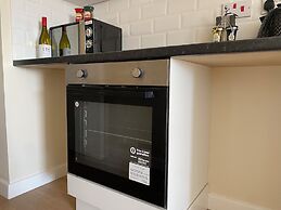 Apartment Sleeps 4, Free Parking, Pets Welcome