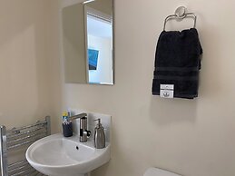 Apartment Sleeps 4, Free Parking, Pets Welcome