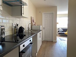 Apartment Sleeps 4, Free Parking, Pets Welcome
