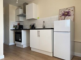 Apartment Sleeps 4, Free Parking, Pets Welcome