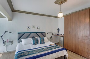 CONDESA HOUSE