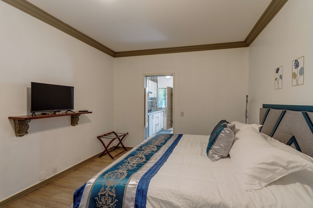 CONDESA HOUSE