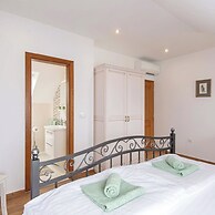 Holiday Home Lovište