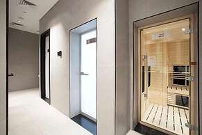 Luxurious 2BR w/ Waterfront and Burj Khalifa View