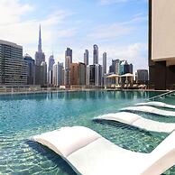 Luxurious 2BR w/ Waterfront and Burj Khalifa View