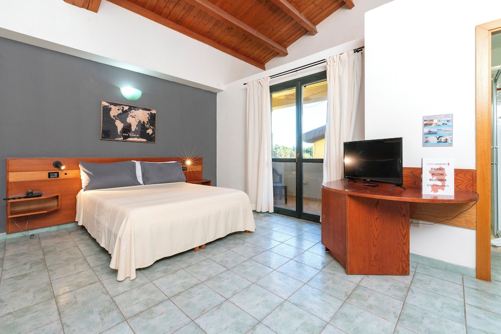 Hotel with swimming-pool in Arborea