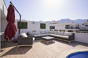 Amazing Penthouse Apartment With Rooftop Pool&bar