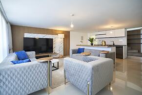 Amazing Penthouse Apartment With Rooftop Pool&bar