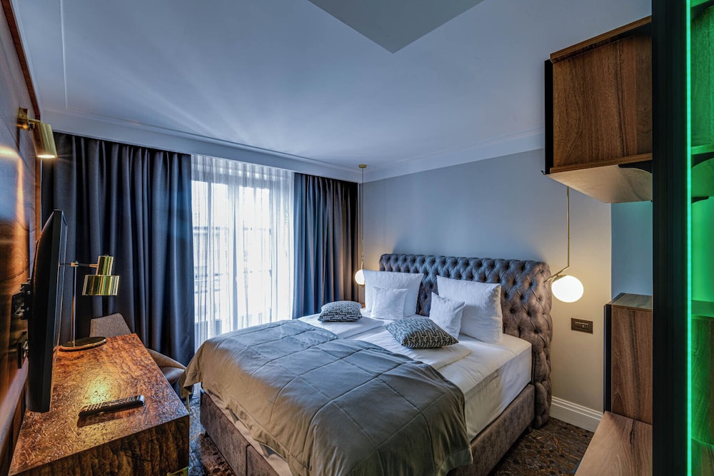 Donna Anna Boutique Hotel