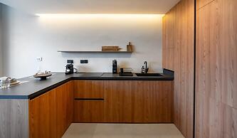 Minimalist Difc Studio w Pool Gym
