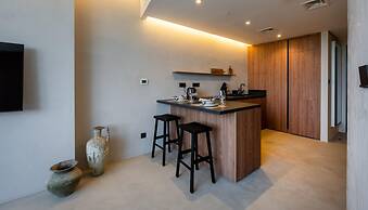 Minimalist Difc Studio w Pool Gym