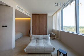 Minimalist Difc Studio w Pool Gym
