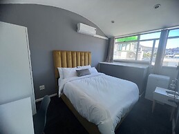 M & B Backpackers
