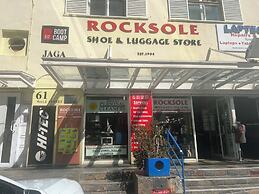 M & B Backpackers