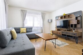 Aki Gray Apartment Serene Oasis