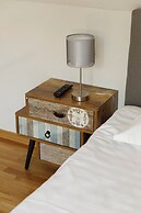 Aki Gray Apartment Serene Oasis