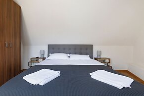 Aki Gray Apartment Serene Oasis