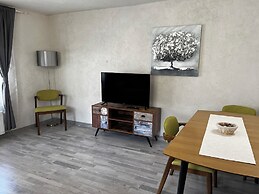 Aki Gray Apartment Serene Oasis