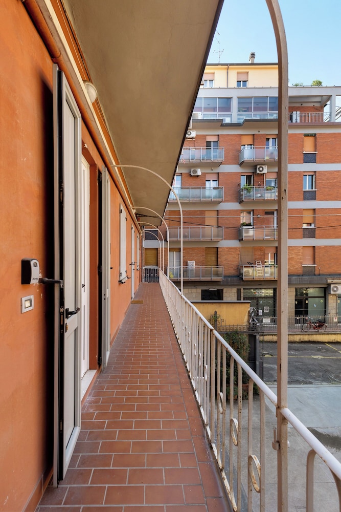 Bright Studio with balcony by Wonderful Italy