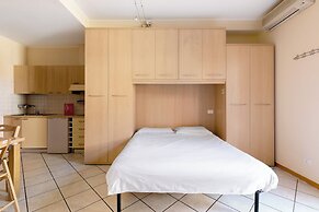 Bright Studio with balcony by Wonderful Italy