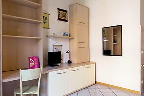 Bright Studio with balcony by Wonderful Italy