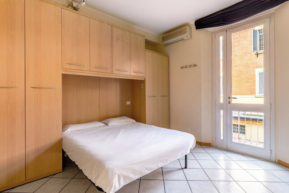 Bright Studio with balcony by Wonderful Italy