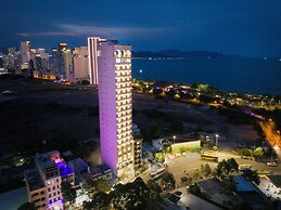 Avari Hotel