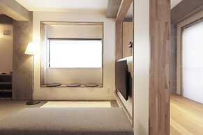 M/W HOTEL