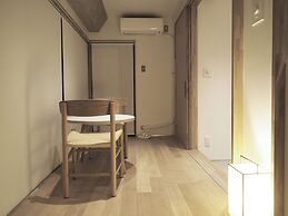 M/W HOTEL