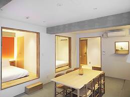 M/W HOTEL