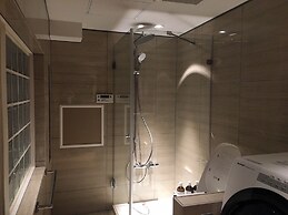 M/W HOTEL