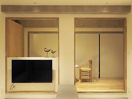 M/W HOTEL