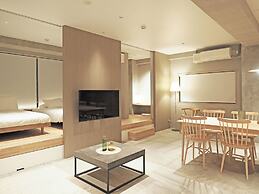 M/W HOTEL