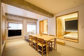 M/W HOTEL