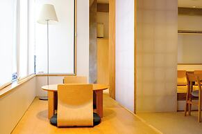 M/W HOTEL