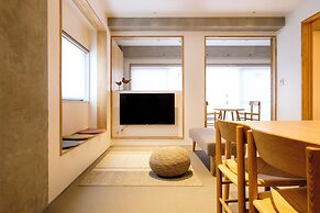 M/W HOTEL