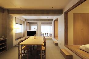 M/W HOTEL