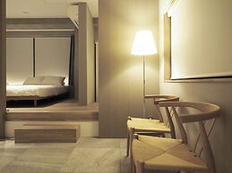 M/W HOTEL