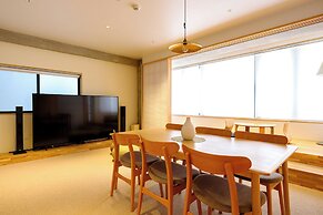 M/W HOTEL
