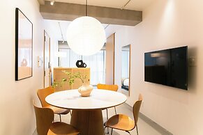 M/W HOTEL