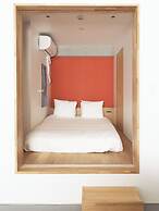 M/W HOTEL