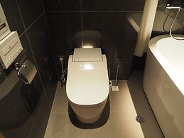 M/W HOTEL