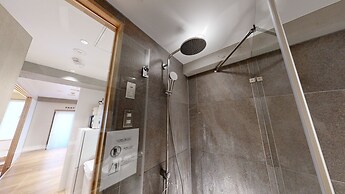 M/W HOTEL