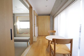 M/W HOTEL
