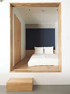 M/W HOTEL