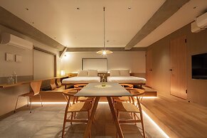 M/W HOTEL