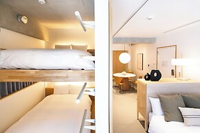 M/W HOTEL