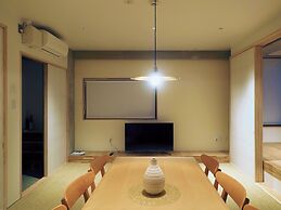 M/W HOTEL